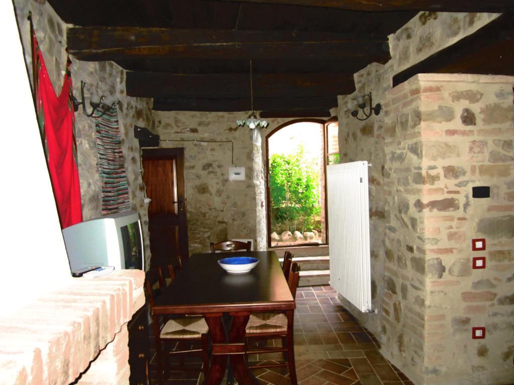 Aparthotel Castello Di Cisterna Gaglietole Exterior foto