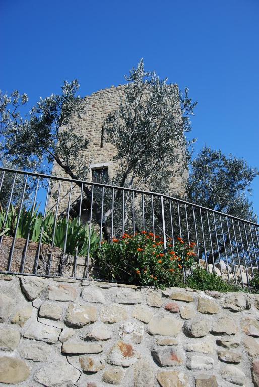 Aparthotel Castello Di Cisterna Gaglietole Exterior foto