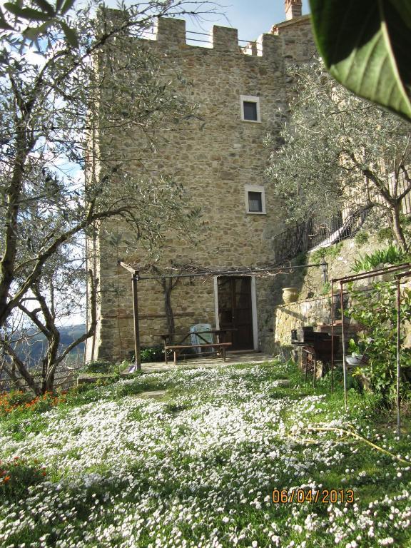 Aparthotel Castello Di Cisterna Gaglietole Exterior foto