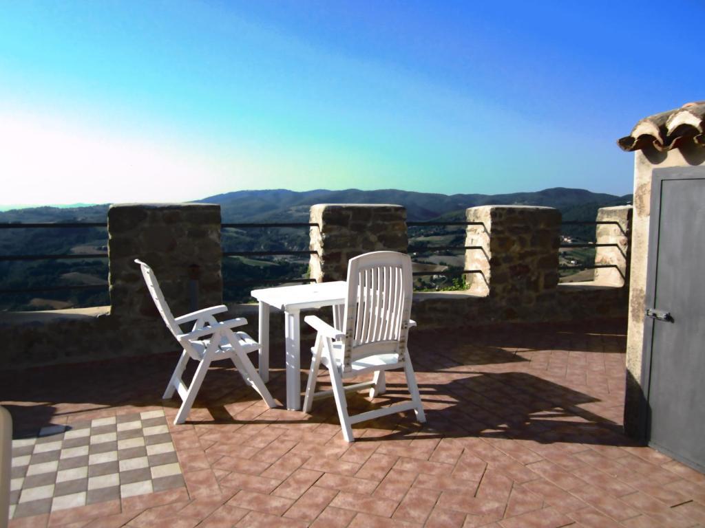 Aparthotel Castello Di Cisterna Gaglietole Exterior foto