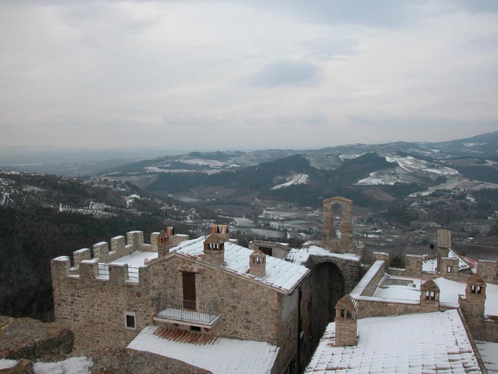 Aparthotel Castello Di Cisterna Gaglietole Exterior foto
