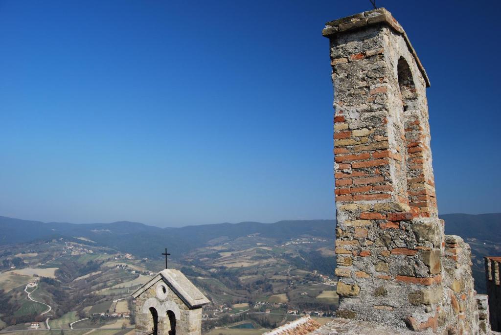 Aparthotel Castello Di Cisterna Gaglietole Exterior foto