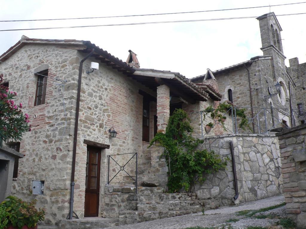 Aparthotel Castello Di Cisterna Gaglietole Exterior foto