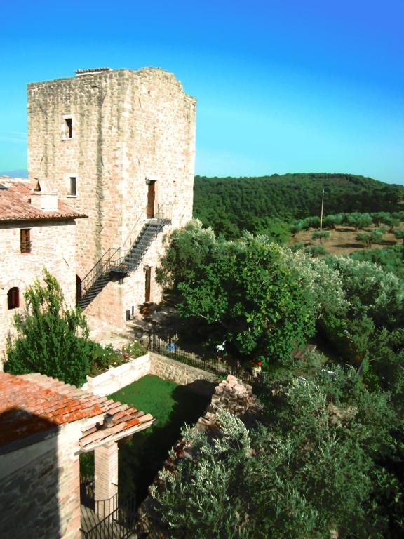 Aparthotel Castello Di Cisterna Gaglietole Exterior foto