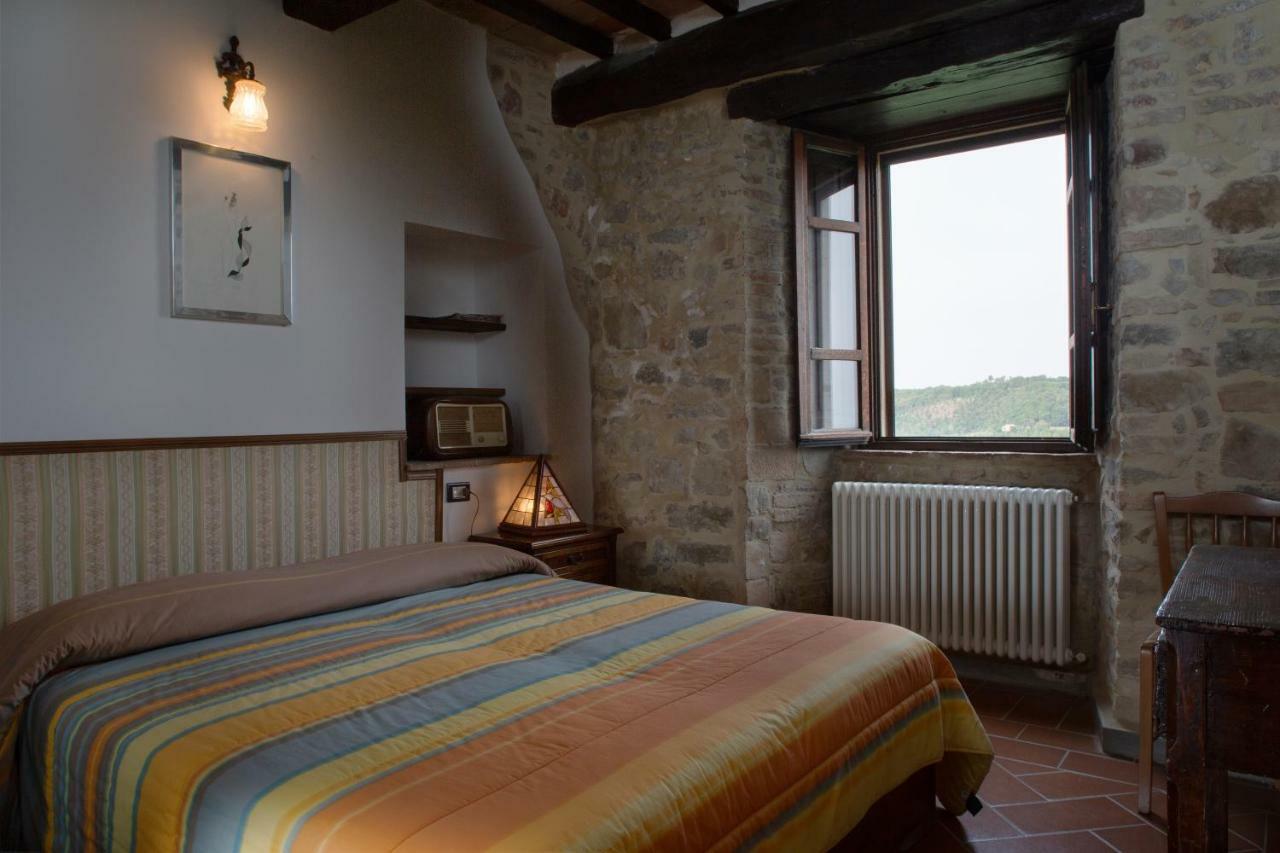 Aparthotel Castello Di Cisterna Gaglietole Exterior foto